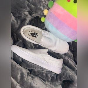 WOMENS WHITE SLIP ON VANS